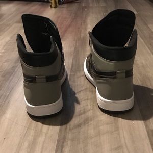 Grey brown black and white never worn it does have a box and size 12